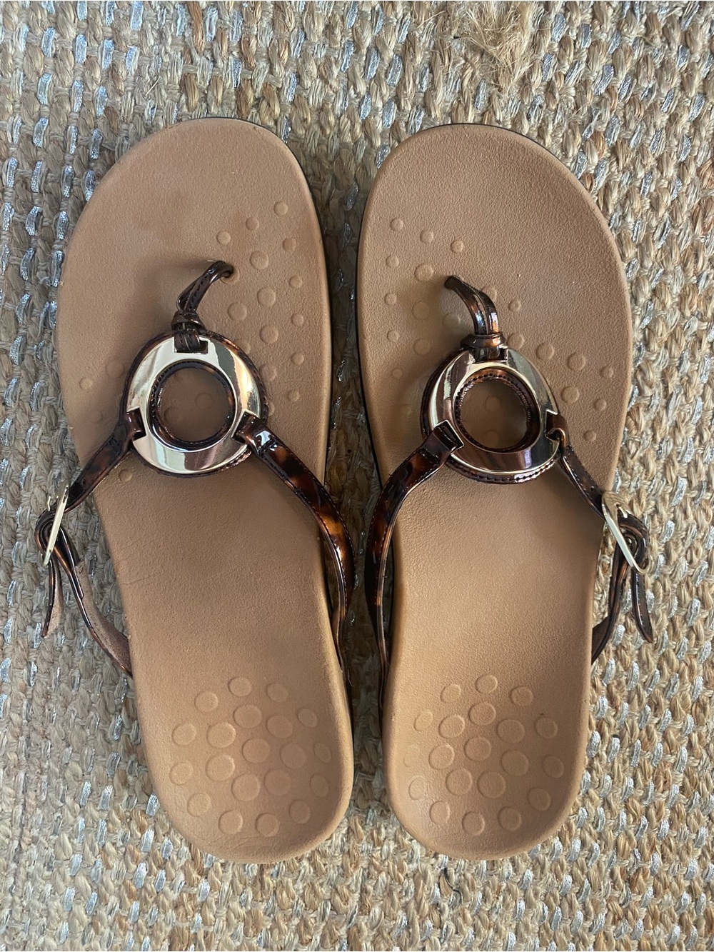 Vionic Rest Karina Tortoise Gold Medallion Orthotic Thong Sandals Women's Size 9